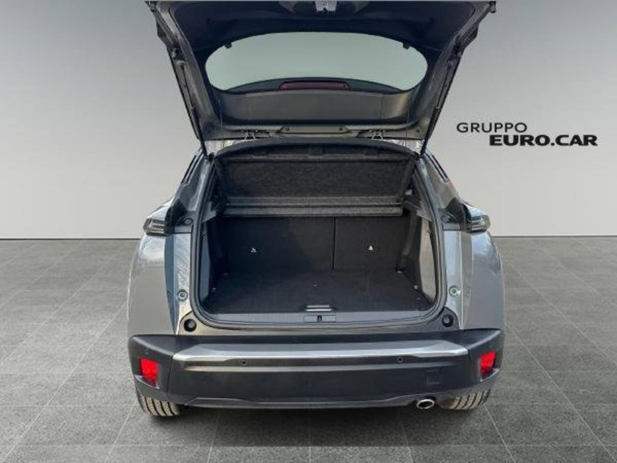 Peugeot 2008 motore elettrico 136 CV GT Pack (5)