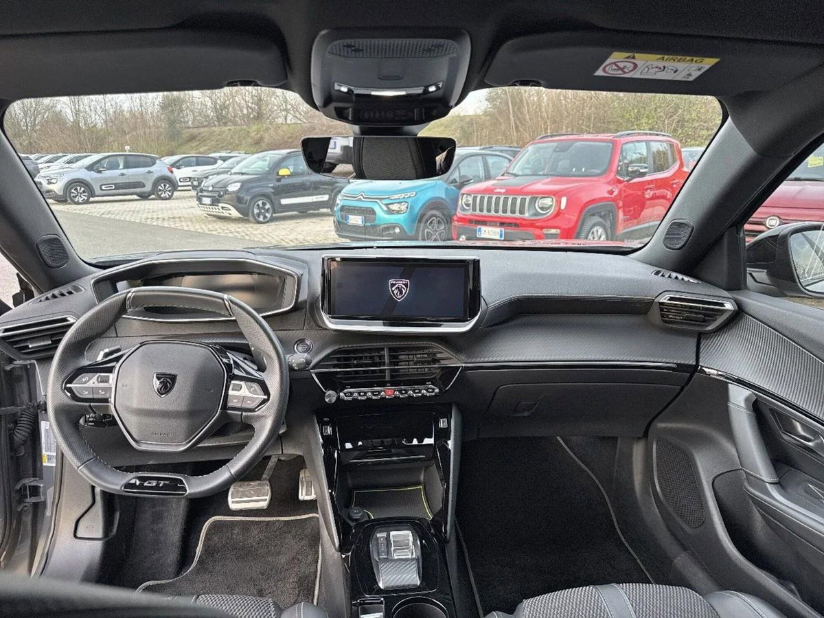 Peugeot 2008 motore elettrico 136 CV GT Pack (8)