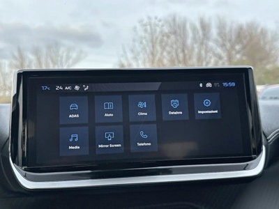 Peugeot 2008 motore elettrico 136 CV GT Pack (9)