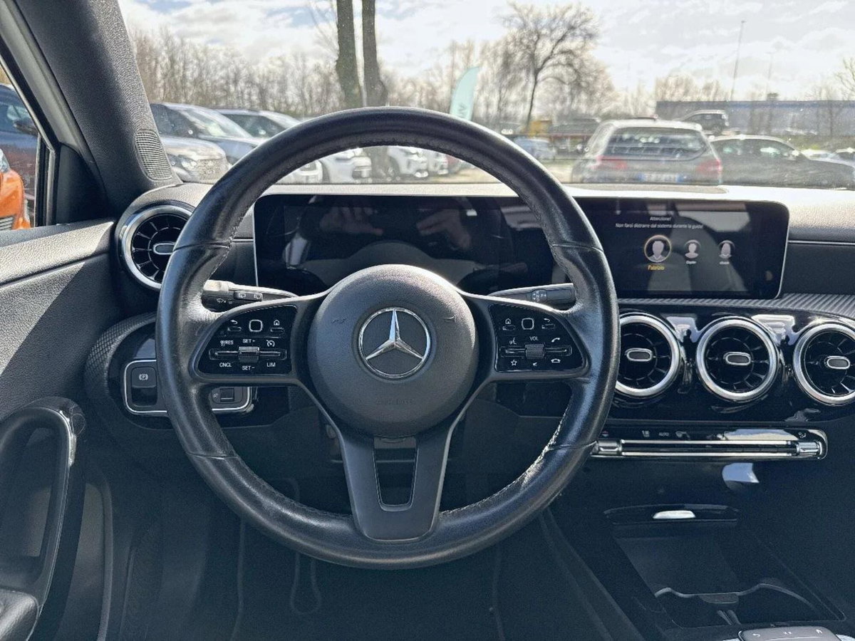 Mercedes-Benz Classe A Sedan 180 d 4p. Executive (14)