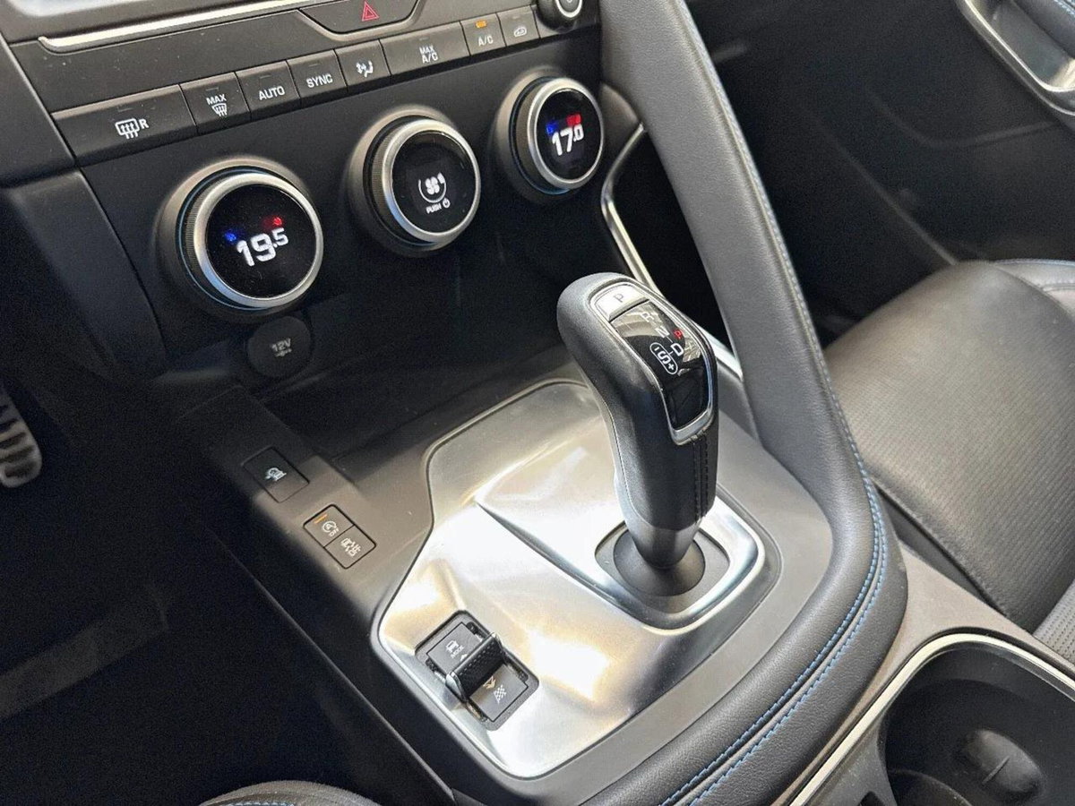 Jaguar E-Pace 2.0D 150 CV AWD (10)