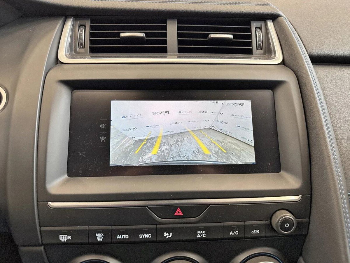 Jaguar E-Pace 2.0D 150 CV AWD (12)
