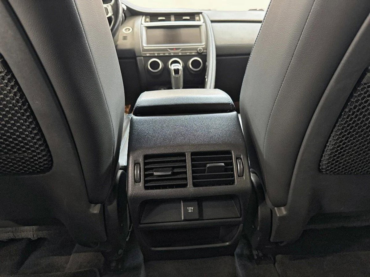 Jaguar E-Pace 2.0D 150 CV AWD (13)