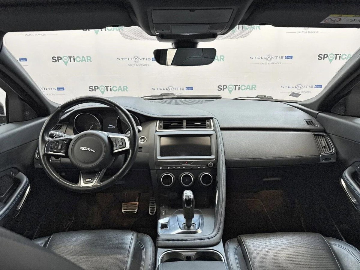 Jaguar E-Pace 2.0D 150 CV AWD (19)