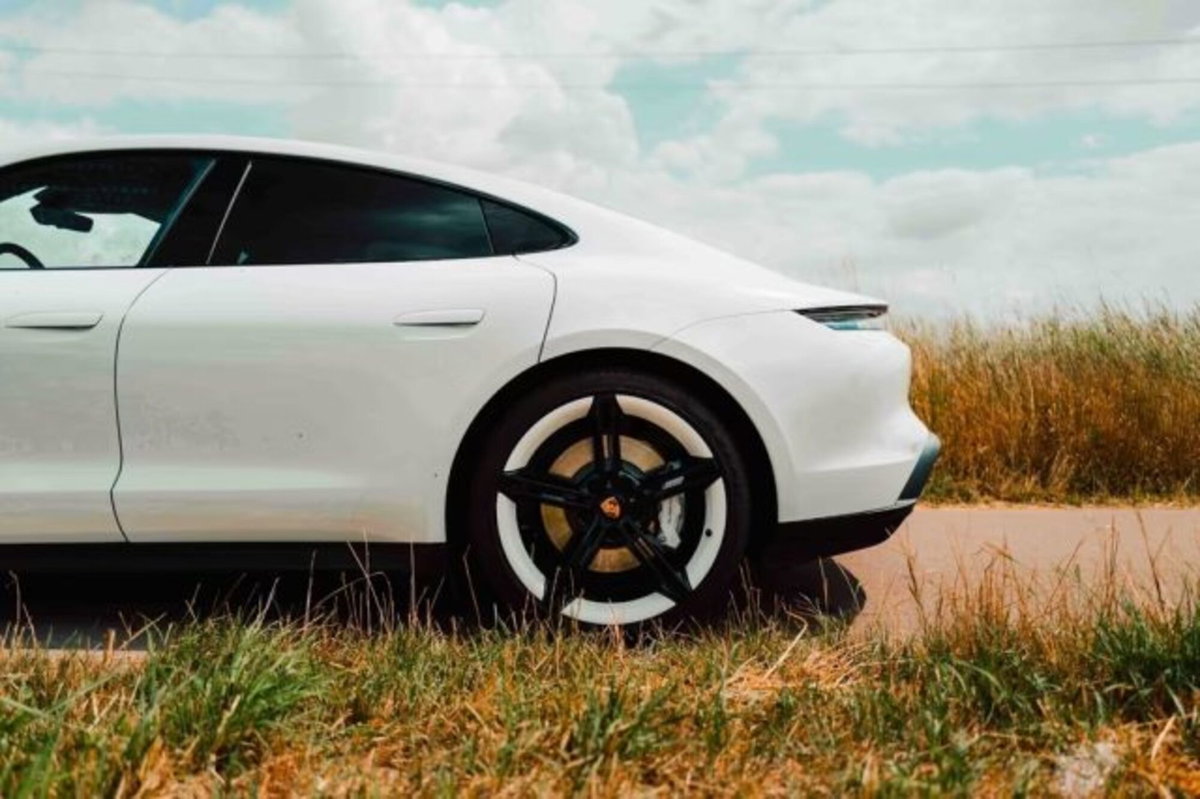 Porsche Taycan 4S (10)