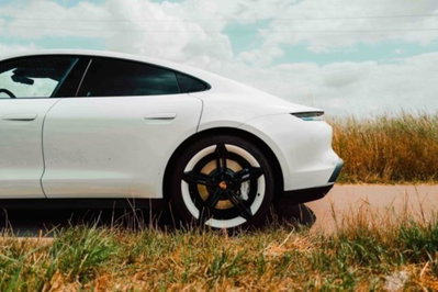 Porsche Taycan 4S (10)