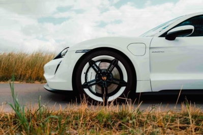 Porsche Taycan 4S (11)