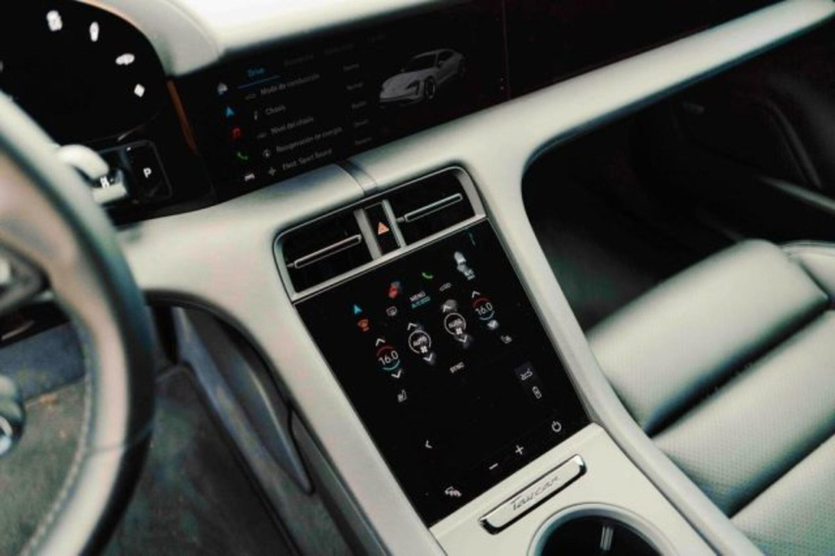 Porsche Taycan 4S (18)