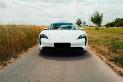 Porsche Taycan 4S (2)