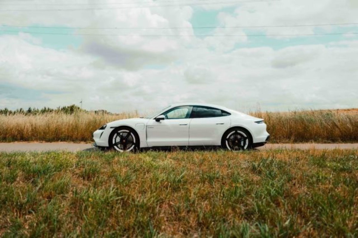 Porsche Taycan 4S (4)