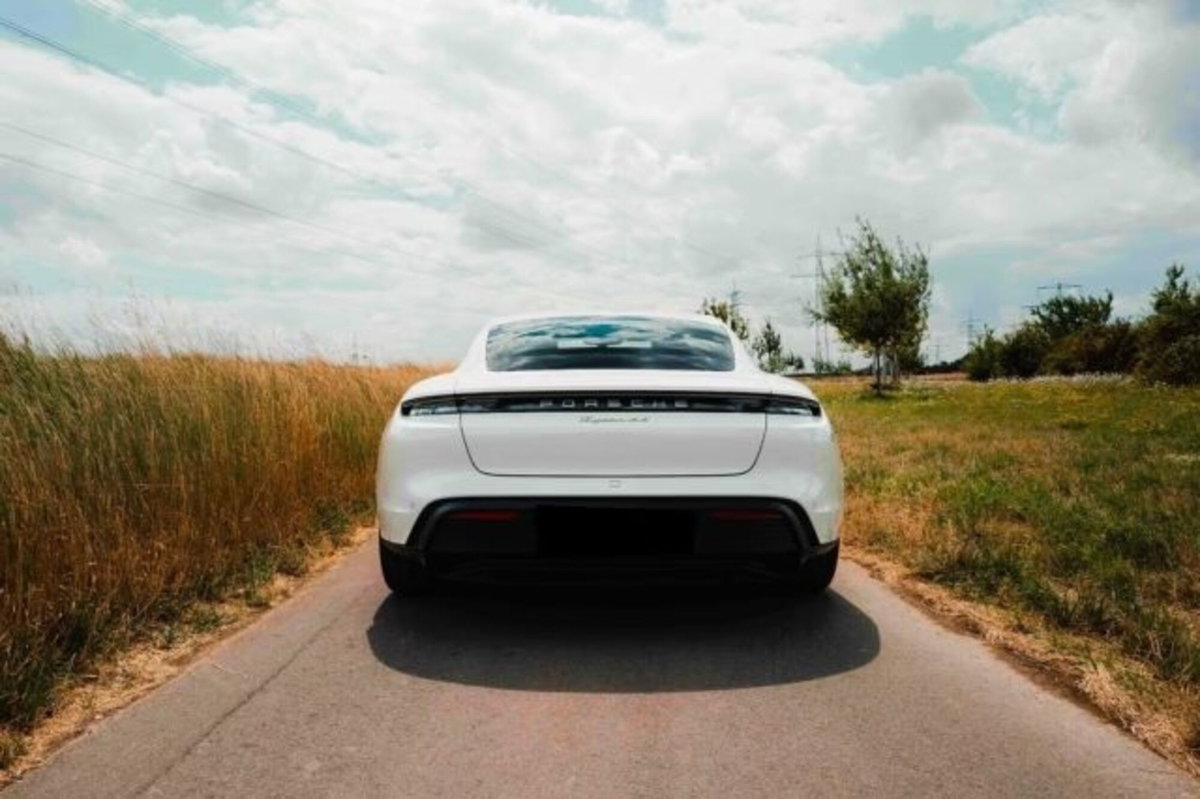 Porsche Taycan 4S (7)