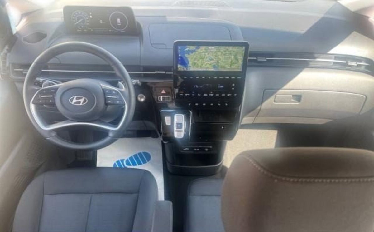 Hyundai Staria 1.6 hev 2wd auto (10)