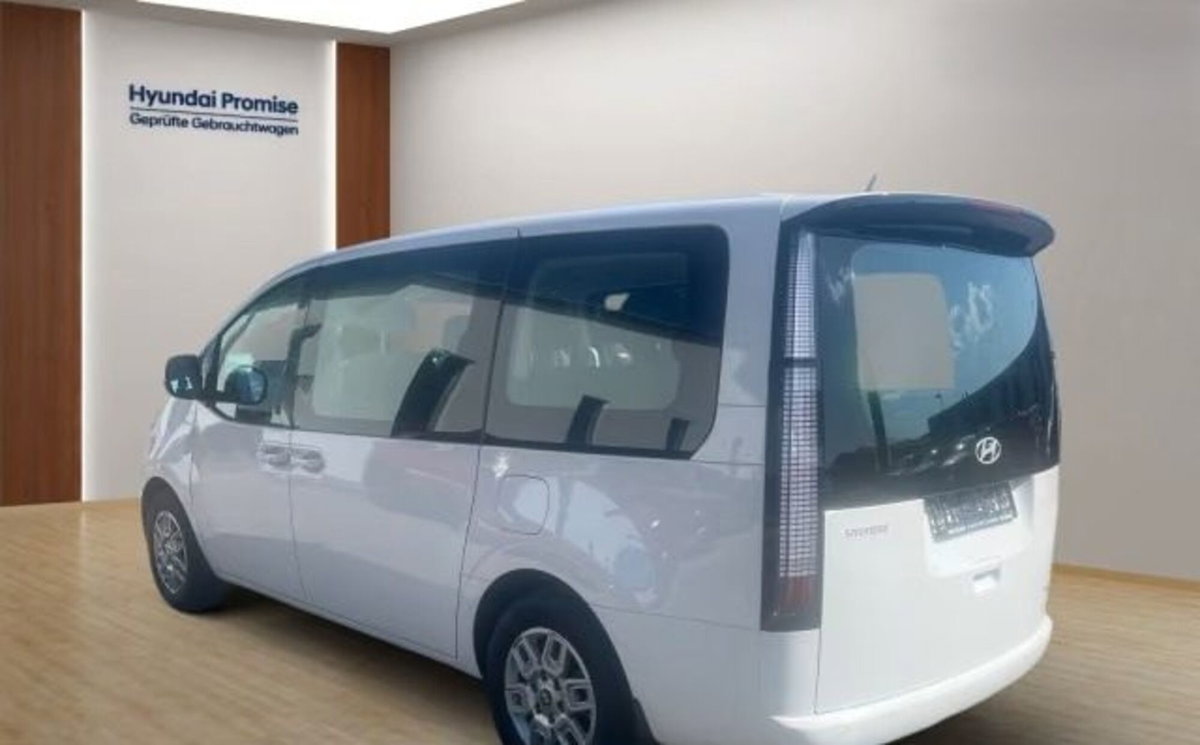 Hyundai Staria 1.6 hev 2wd auto (4)