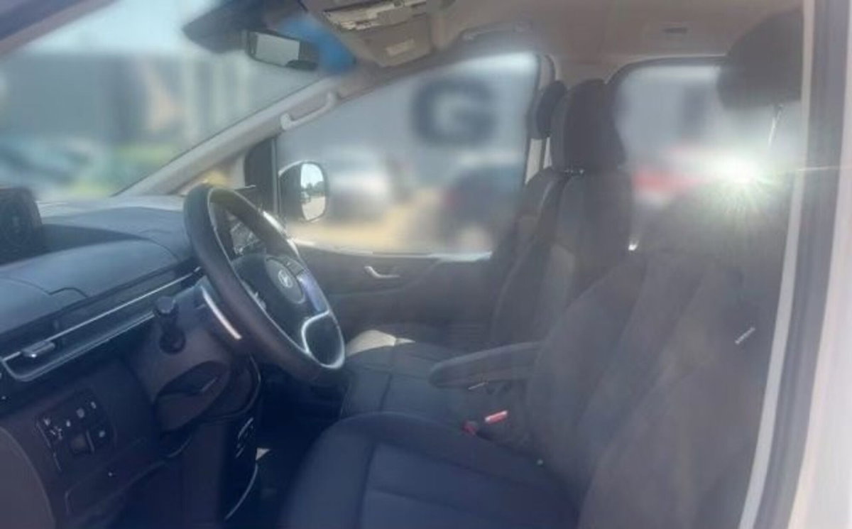 Hyundai Staria 1.6 hev 2wd auto (6)