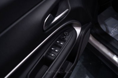 Jeep Avenger 1.2 turbo e-hybrid mhev Summit fwd 110cv edct6 (10)