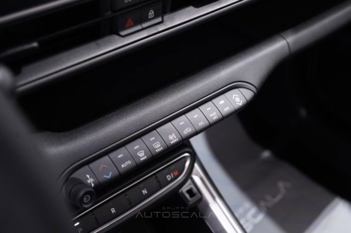 Jeep Avenger 1.2 turbo e-hybrid mhev Summit fwd 110cv edct6 (17)