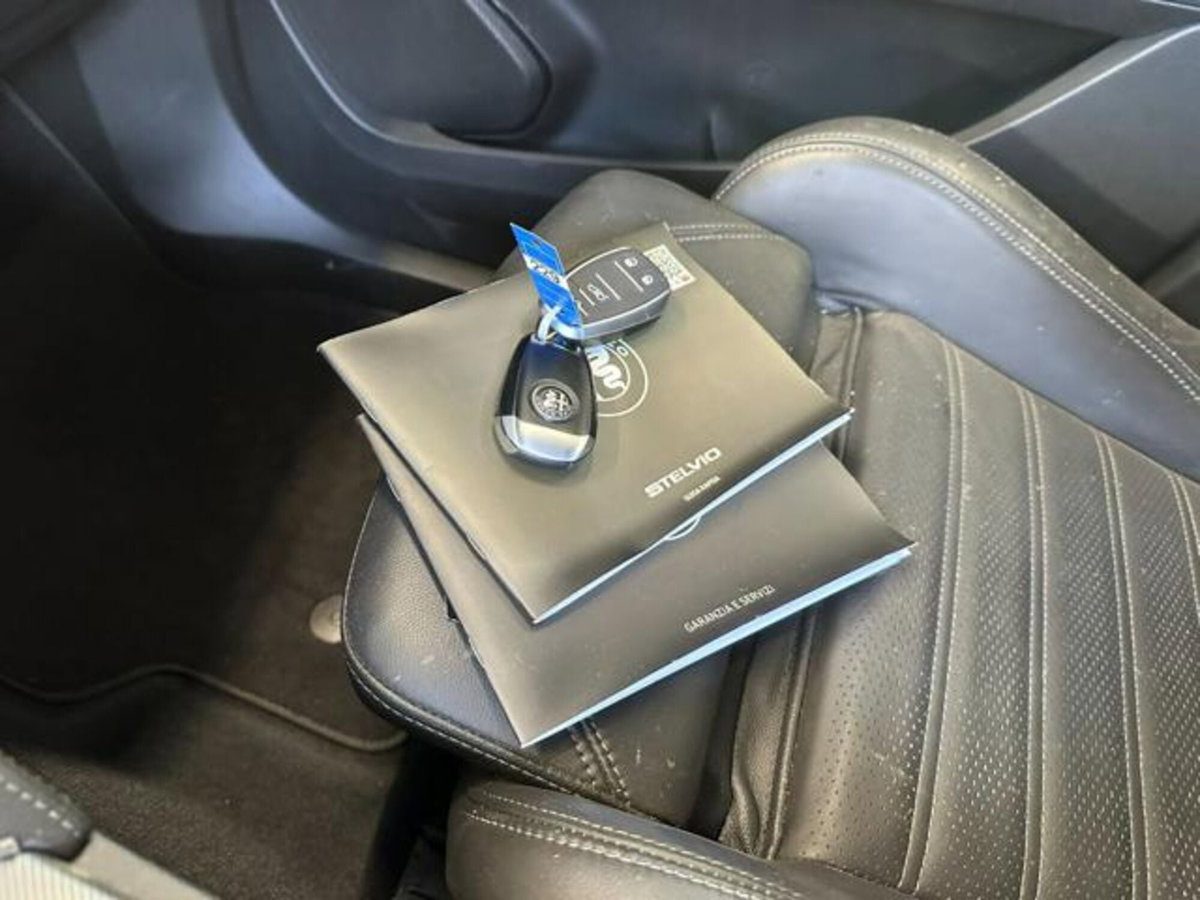 Alfa Romeo Stelvio Stelvio 2.2 Turbodiesel 210 CV AT8 Q4 Veloce (17)