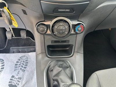 Ford Fiesta 1.5 TDCi 75CV 5 porte (19)