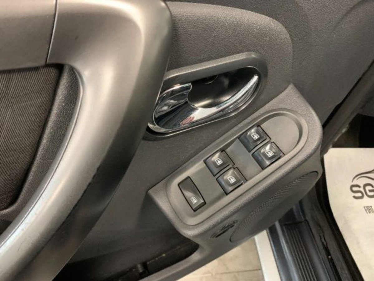 Dacia Duster 1.5 dCi 110CV 4x2 Prestige (14)