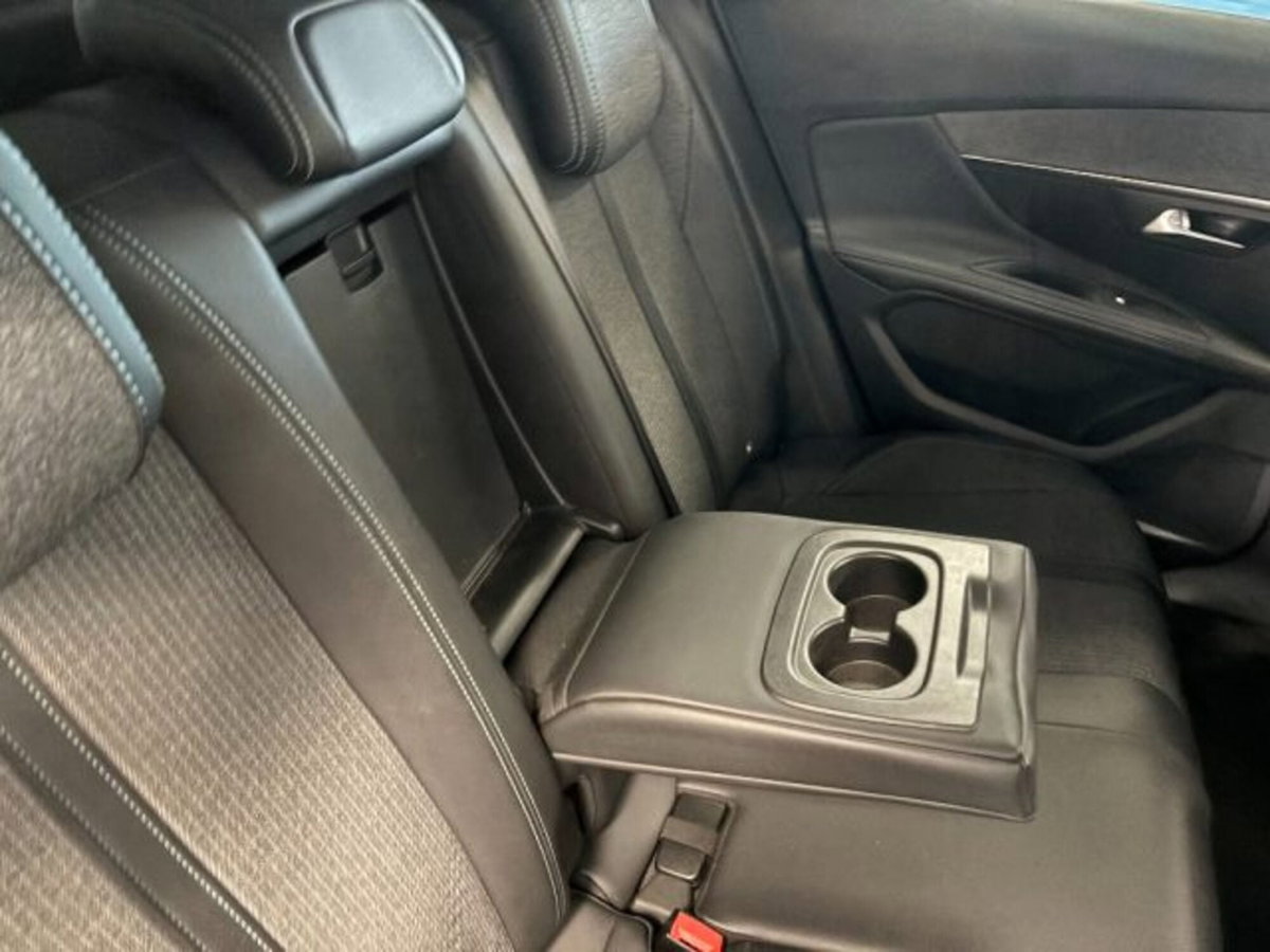 Peugeot 3008 BlueHDi 130 S&S EAT8 Allure Pack (18)