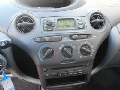 Toyota Yaris 1.0 3 porte Now (11)