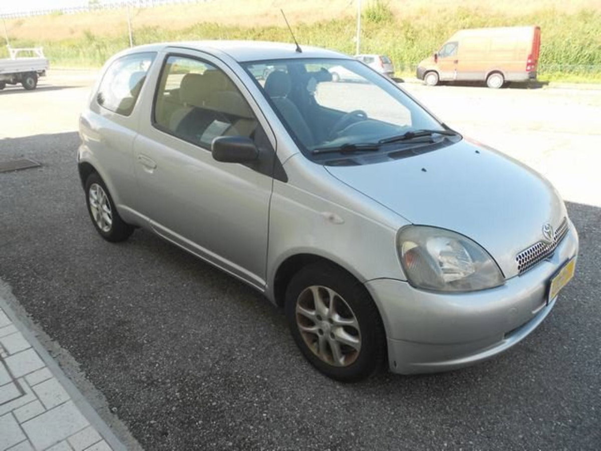 Toyota Yaris 1.0 3 porte Now (3)