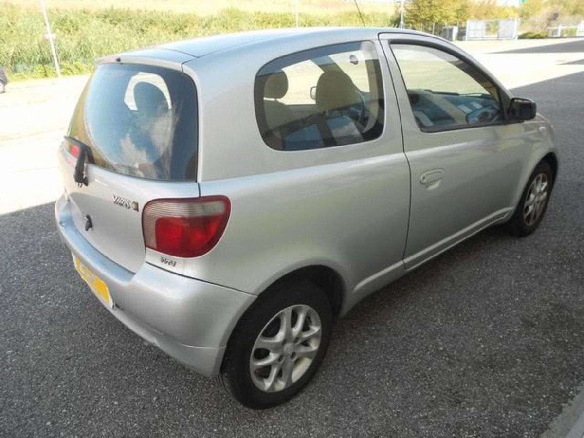 Toyota Yaris 1.0 3 porte Now (4)