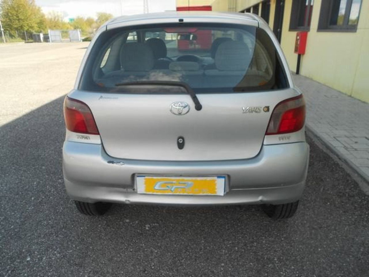 Toyota Yaris 1.0 3 porte Now (5)