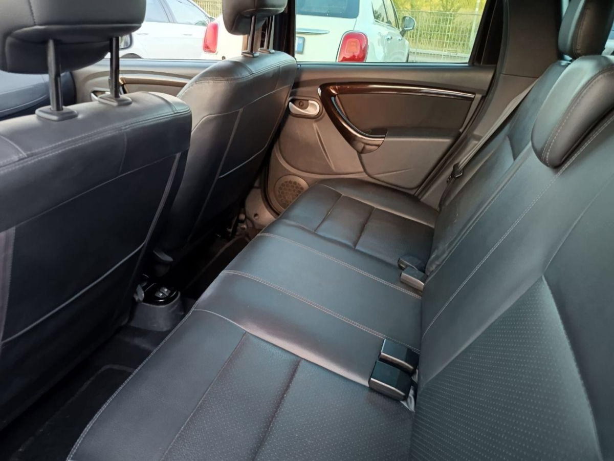Dacia Duster 1.5 dCi 110CV 4x2 Lauréate (14)