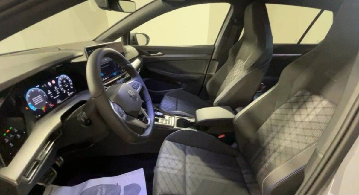 Volkswagen Golf Variant 2.0 tdi R-Line 150cv dsg (5)