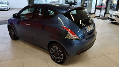 Lancia Ypsilon 1.0 FireFly 5 porte S&S Hybrid Silver Plus (4)