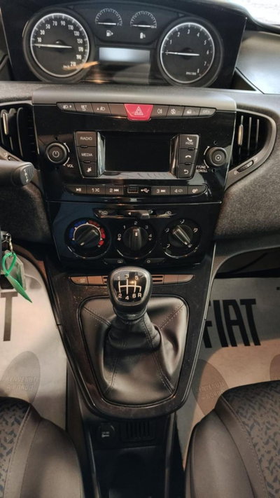 Lancia Ypsilon 1.0 FireFly 5 porte S&S Hybrid Silver Plus (9)