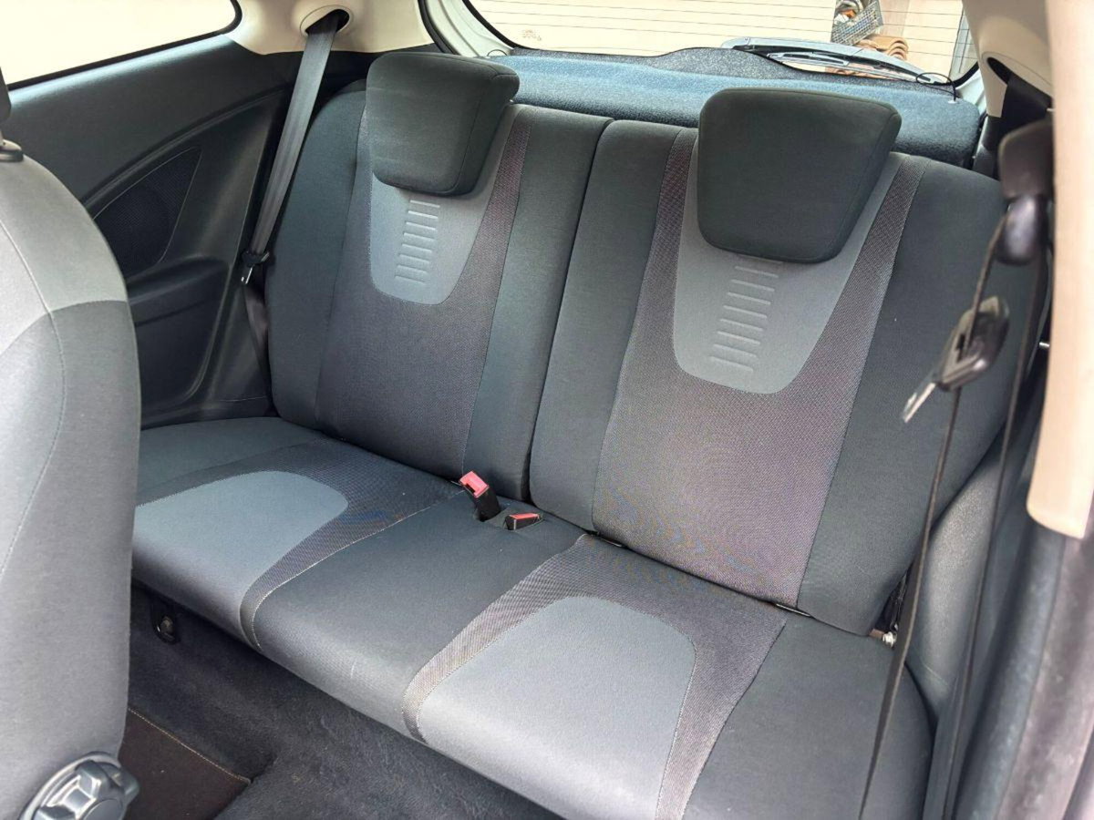 Ford Ka 1.2 8V 69CV Titanium (4)