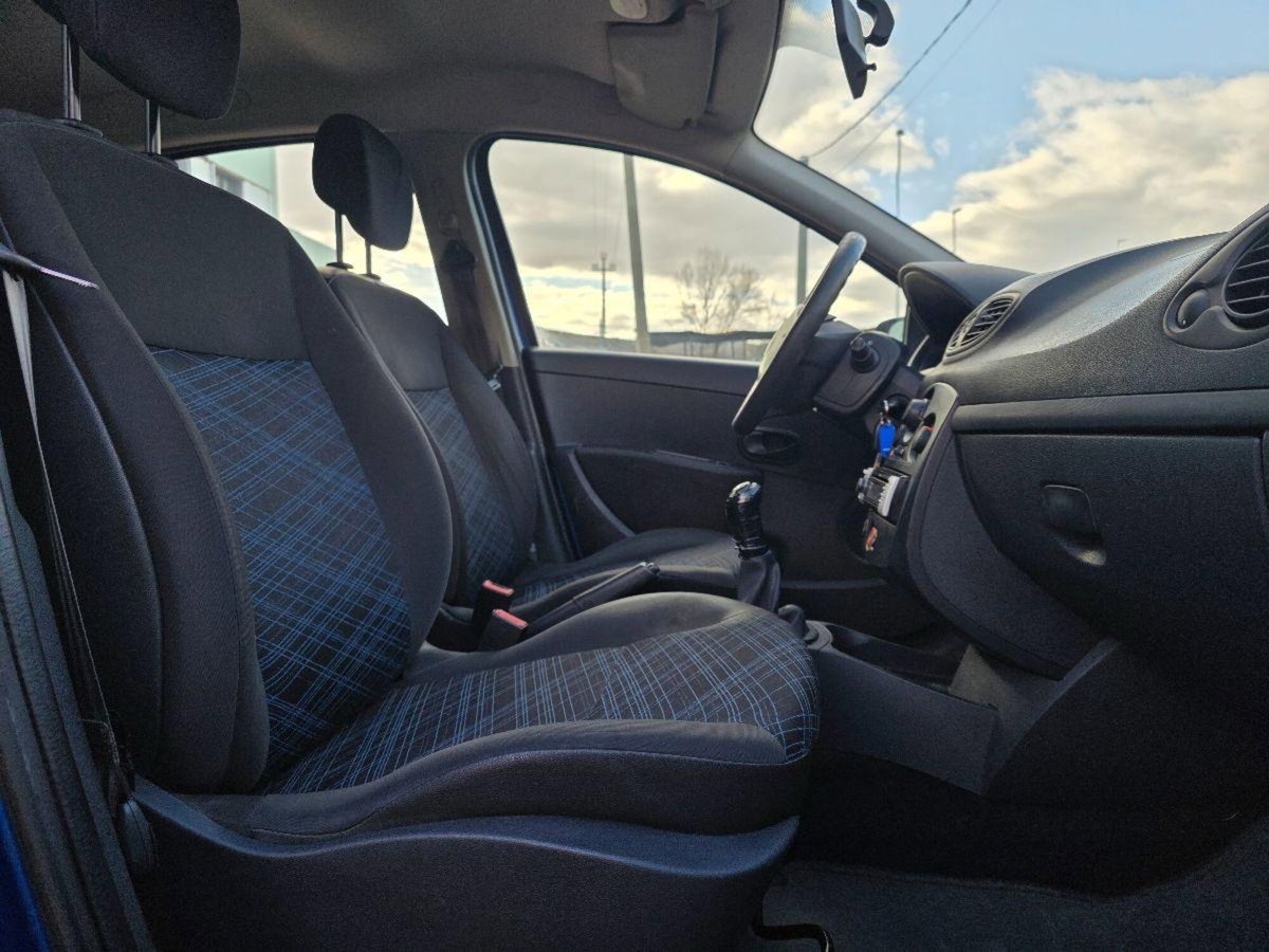 Renault Clio 1.2 16V 65CV 5 porte 4U Pack (16)
