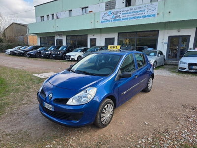 Renault Clio 1.2 16V 65CV 5 porte 4U Pack (2)