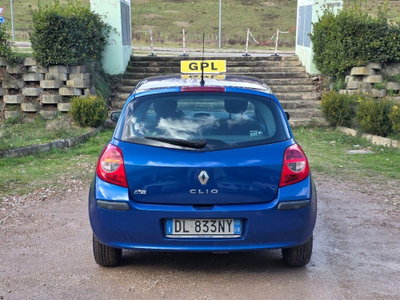 Renault Clio 1.2 16V 65CV 5 porte 4U Pack (5)