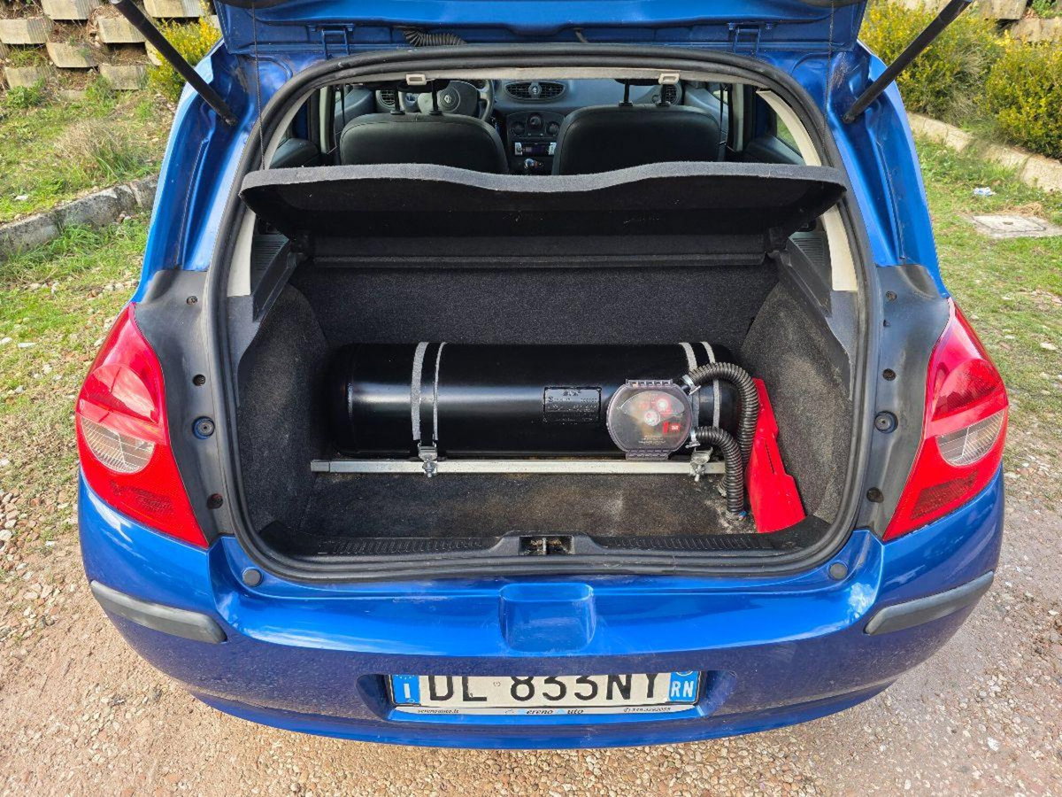 Renault Clio 1.2 16V 65CV 5 porte 4U Pack (9)
