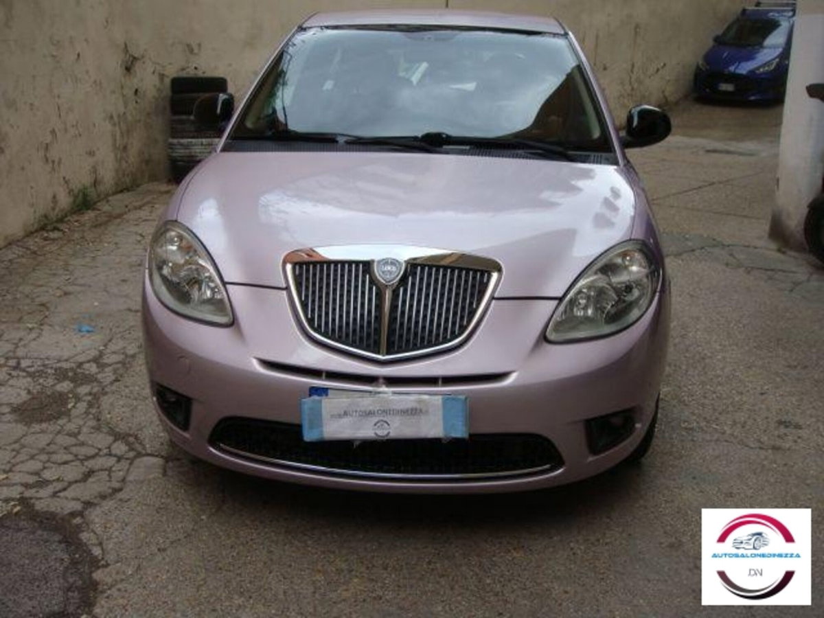 Lancia Ypsilon 1.2 Elle (2)