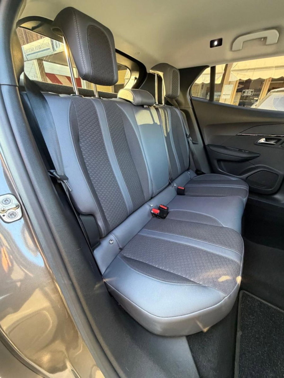 Peugeot 2008 BlueHDi 130 S&S EAT8 Allure Pack (18)