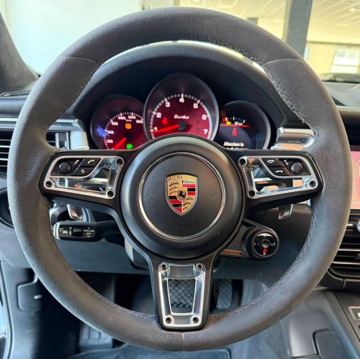 Porsche Macan Turbo (18)