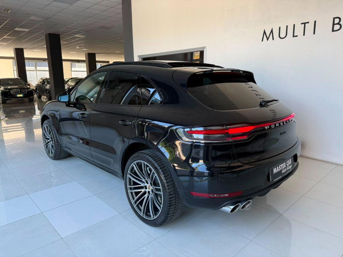 Porsche Macan Turbo (2)