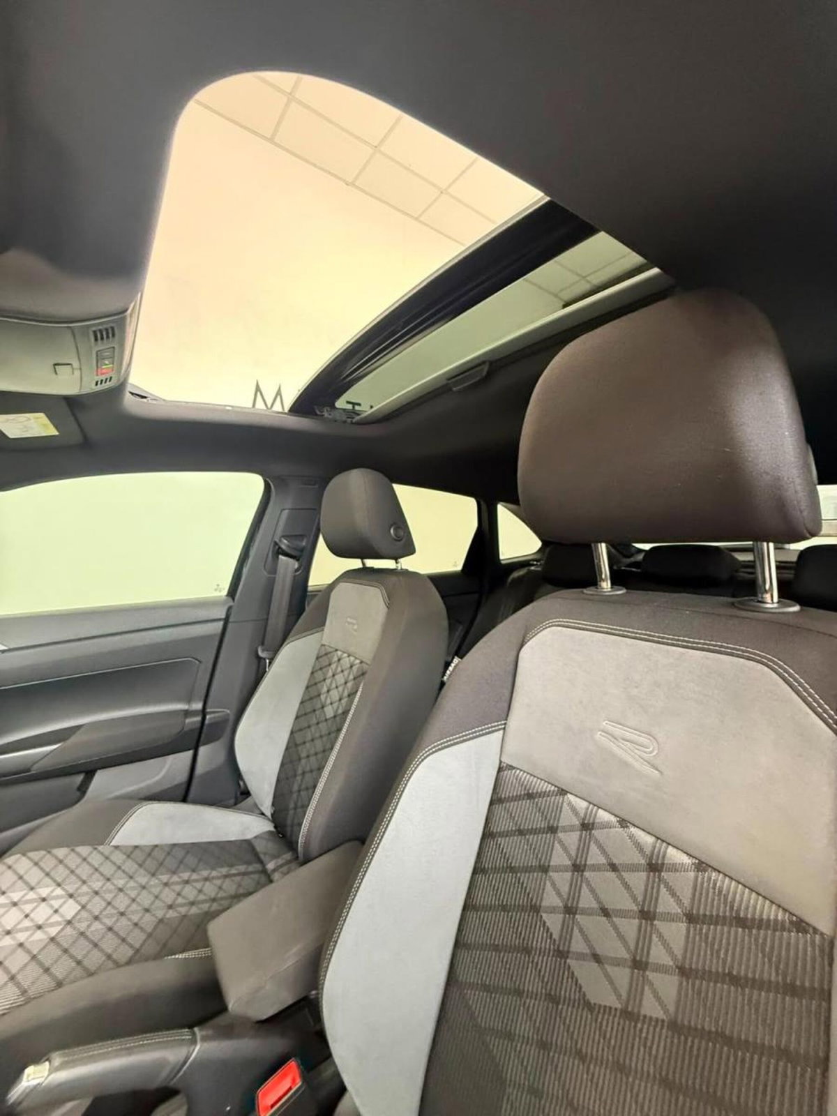 Volkswagen Taigo 1.0 TSI 110 CV DSG R-Line (12)