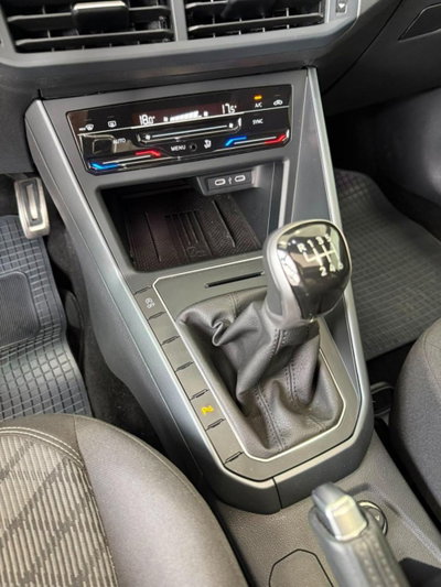 Volkswagen Taigo 1.0 TSI 110 CV DSG R-Line (18)