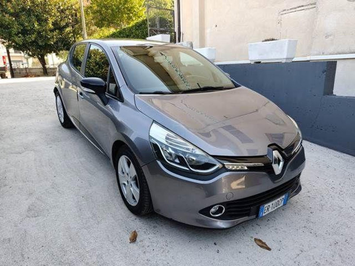 Renault Clio 1.2 75CV 5 porte Live (16)