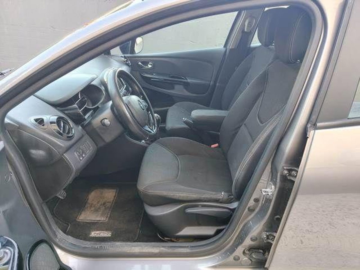 Renault Clio 1.2 75CV 5 porte Live (4)