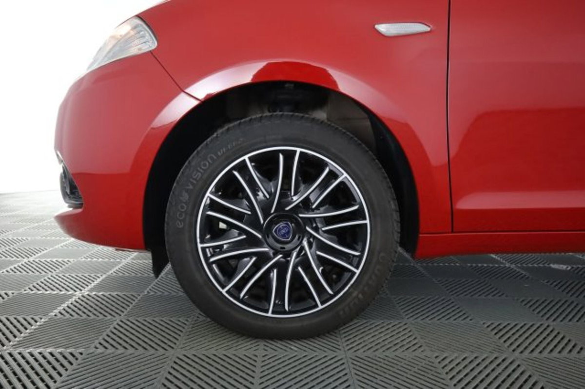 Lancia Ypsilon 1.0 FireFly 5 porte S&S Hybrid Gold Plus (8)