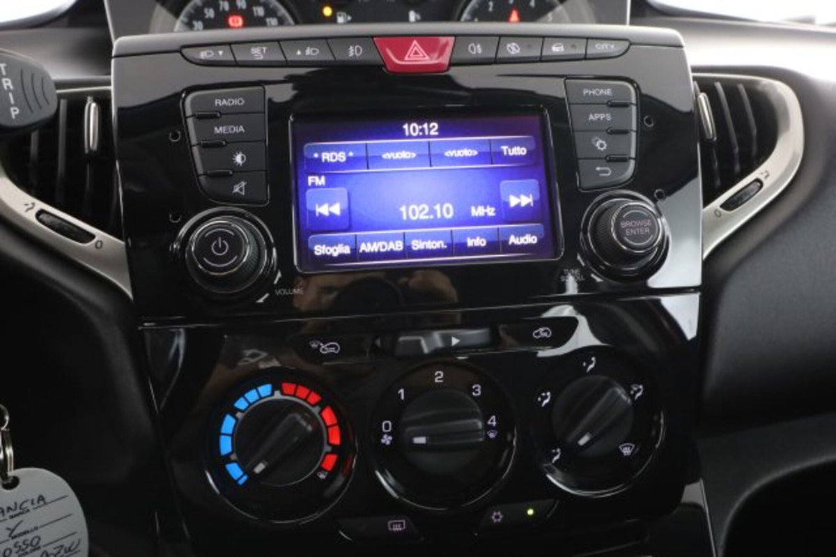 Lancia Ypsilon 1.0 FireFly 5 porte S&S Hybrid Gold Plus (9)