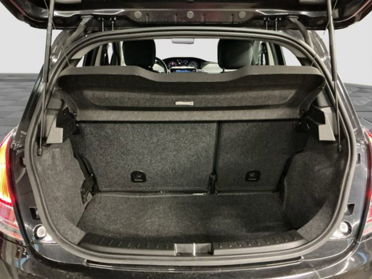 Lancia Ypsilon 1.0 FireFly 5 porte S&S Hybrid Gold Plus (13)
