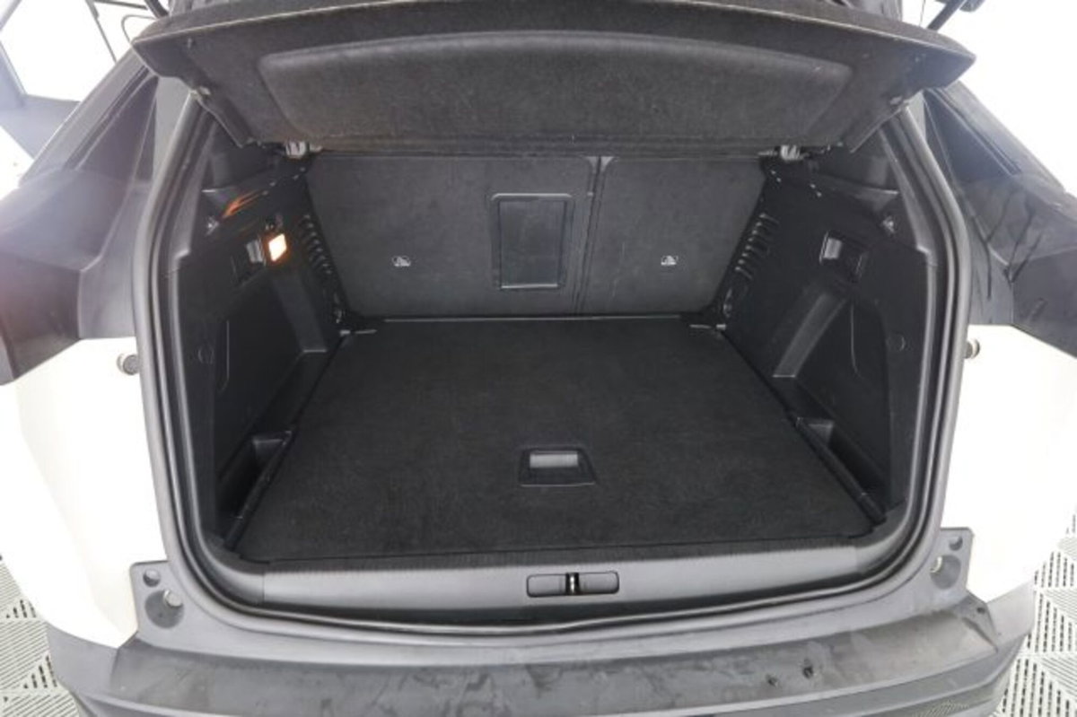 Peugeot 3008 BlueHDi 130 S&S EAT8 GT Pack (4)