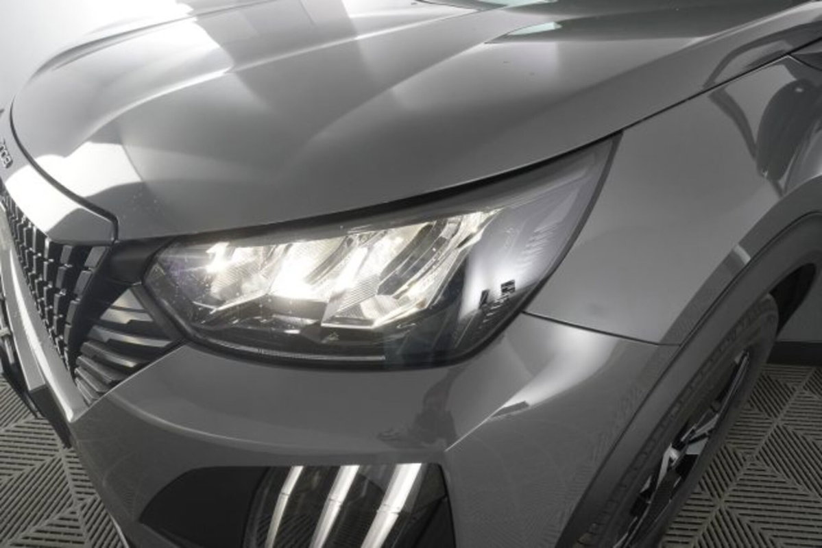 Peugeot 2008 1.2 hybrid Allure 110cv e-dcs6 (17)